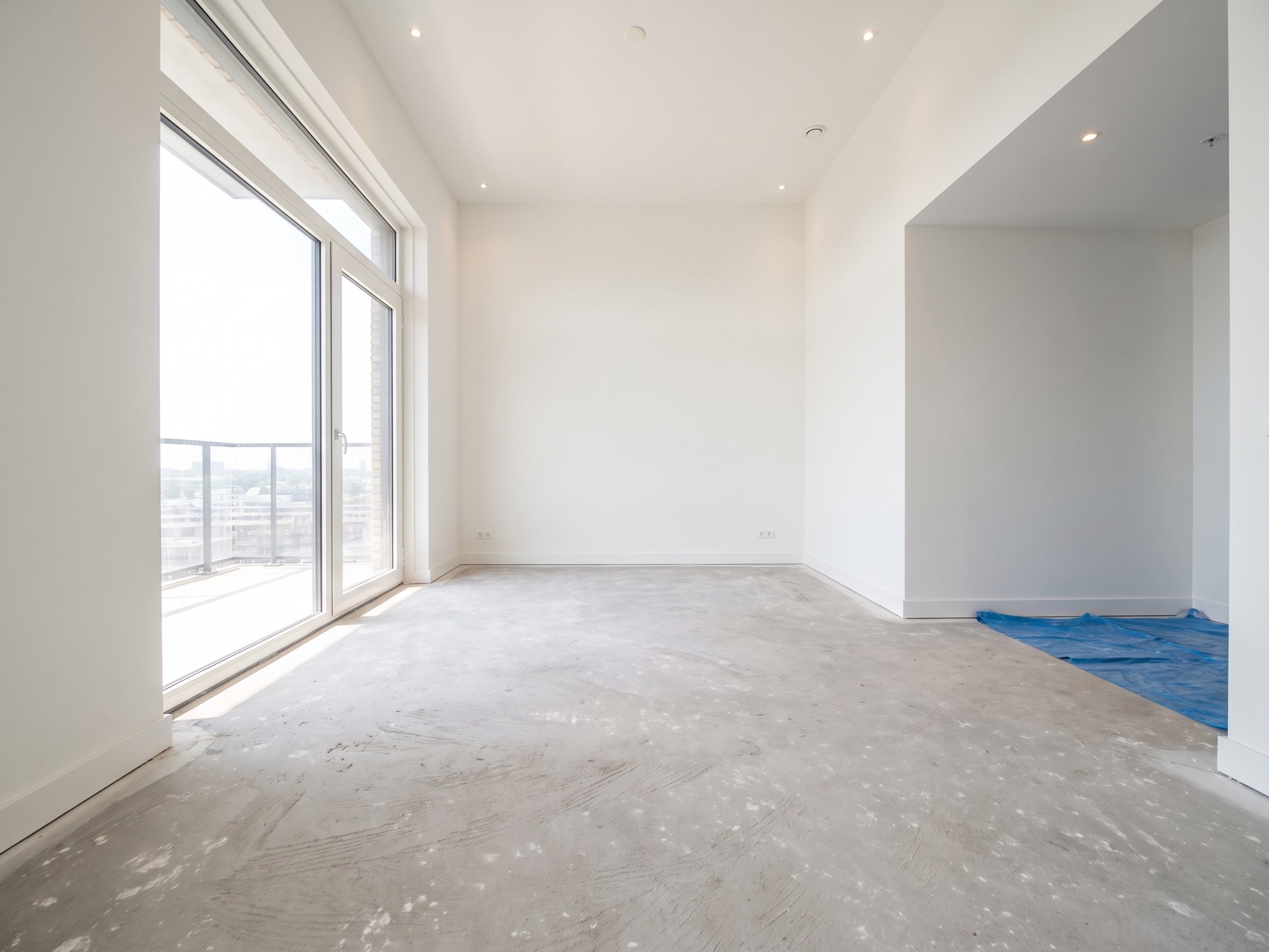 Avant : Pose neuve d'un parquet bâton rompu en chêne : avant chape béton et après pose